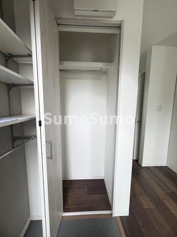 物件内観写真9　(収納豊富です)