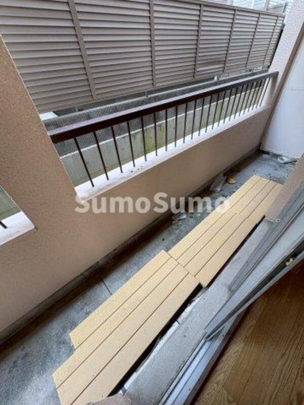 バルコニー(外からの目が気にならないバルコニーで洗濯物が干せます)