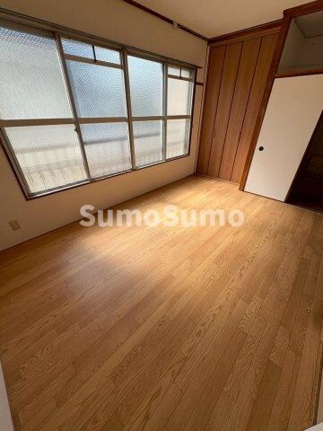 物件内観写真18　(ゆったりとした居間です)