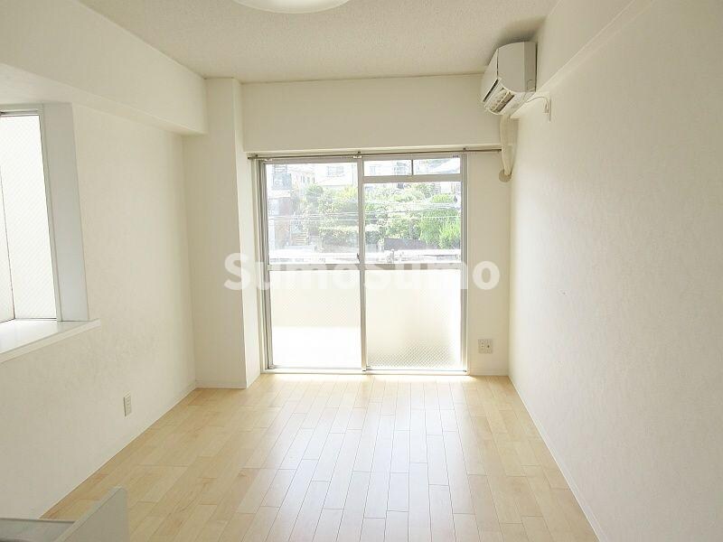 物件内観写真3　(おしゃれなリビングです)