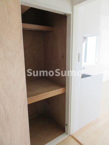 物件内観写真7　(小物を収納するのに便利です)