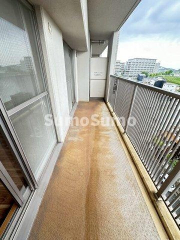 バルコニー(広々としたバルコニーです)