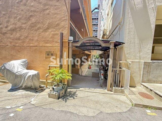 物件外観写真2　(建物の内部です)