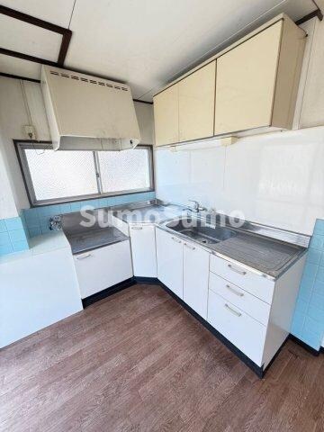 物件内観写真9　(コンパクトなキッチンで掃除もラクラク)