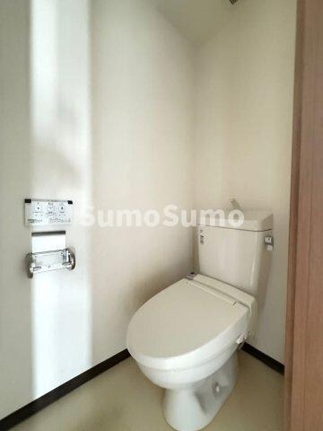 物件内観写真12　(ゆったりとした空間のトイレです)