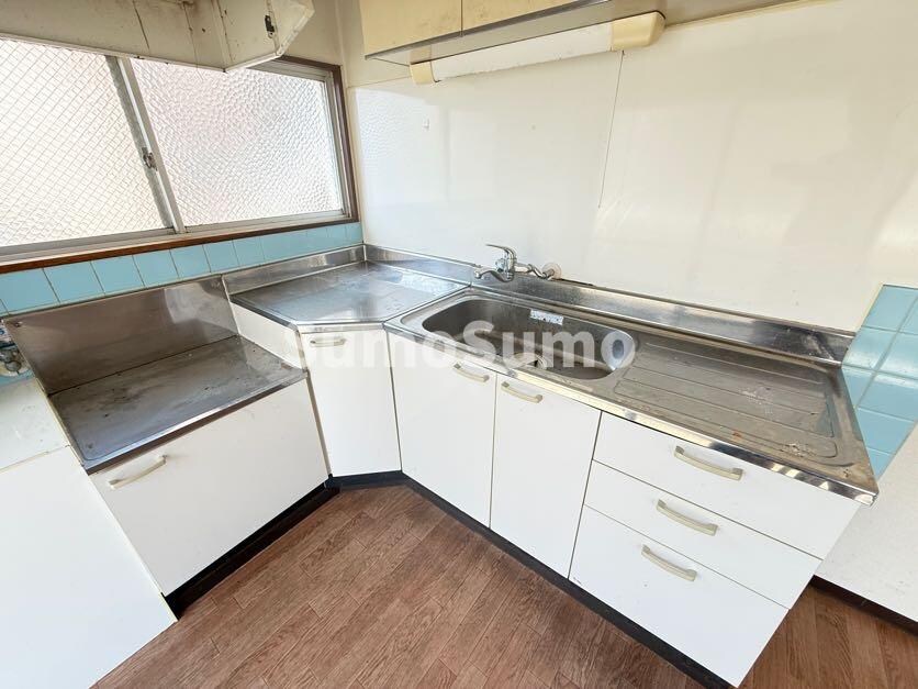 物件内観写真20　(コンパクトなキッチンで掃除もラクラク)