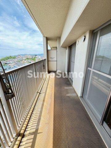 物件内観写真11　(お洗濯にも便利なバルコニー付き)