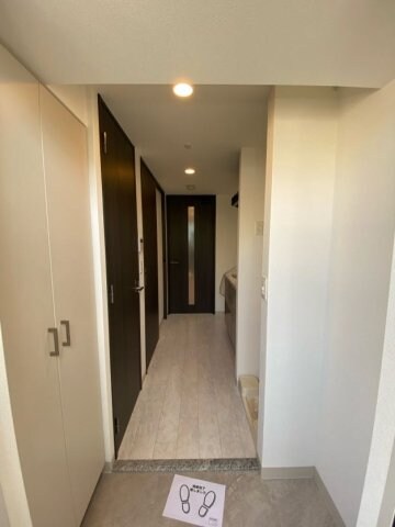 物件内観写真9　(明るい玄関です)