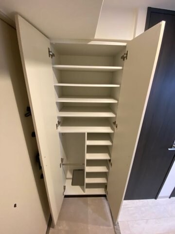 物件内観写真16　(便利な収納スペースです)