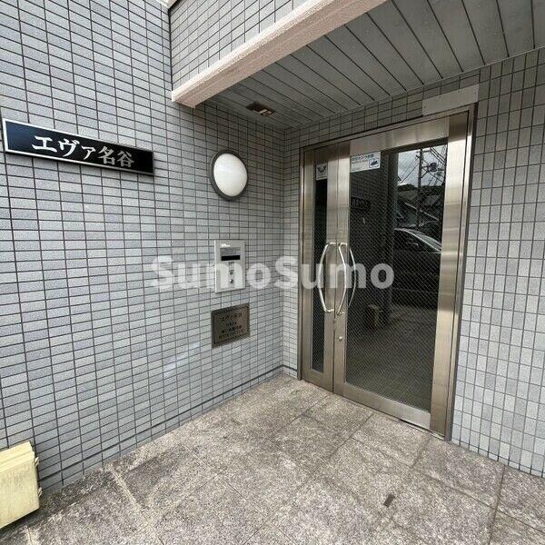 物件外観写真2　(ゆとりのあるエントランスです)