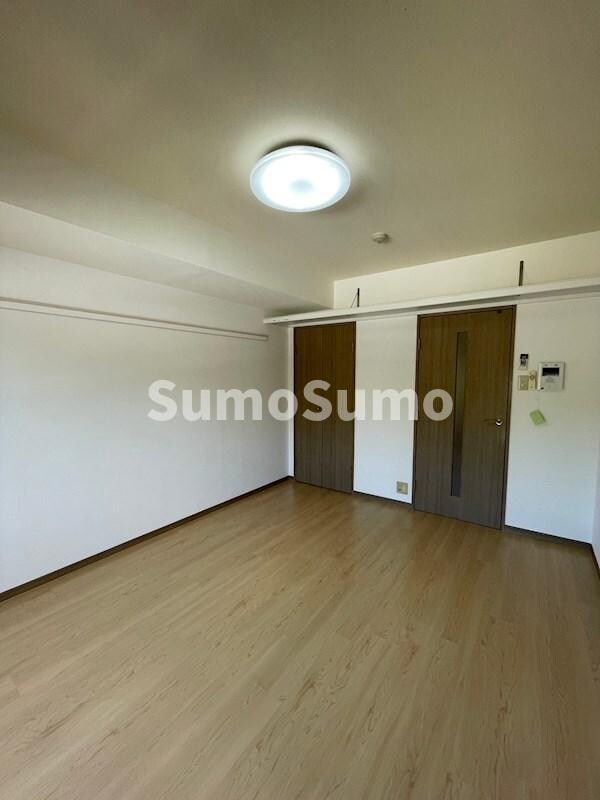 物件内観写真4　(ゆったりとしたリビングです)