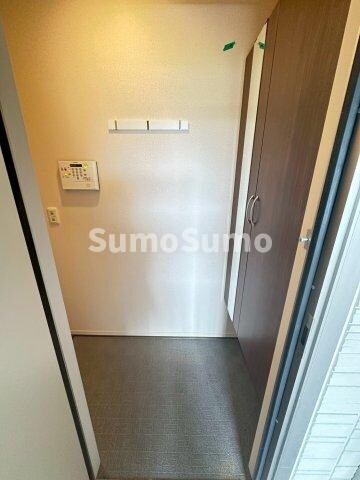 物件内観写真4　(ゆったりとした玄関です)