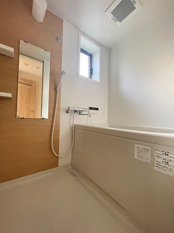 物件内観写真7　(日々の疲れを癒すお風呂付です)