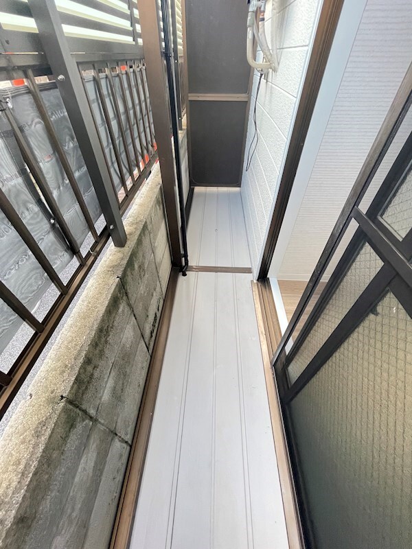 物件内観写真8　(暖かな日差しのふりそそぐバルコニー)