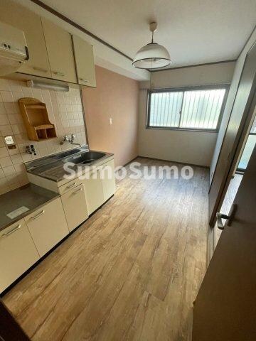 物件内観写真3　(ゆったり過ごせる居間です)