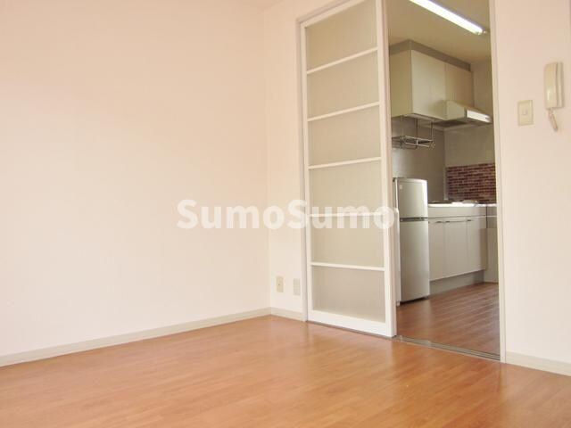 物件内観写真4　(ゆったり過ごせる居間です)