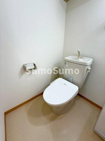 物件内観写真9　(シンプルで使いやすいトイレです)