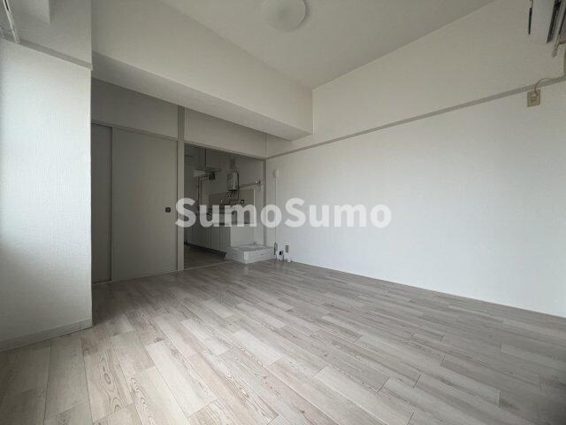 物件内観写真2　(ゆったりとした居間です)