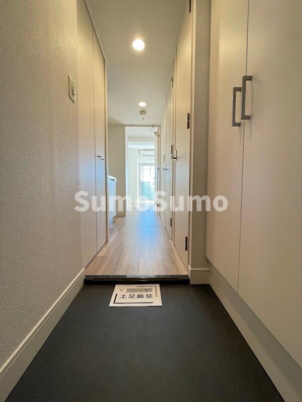 物件内観写真8　(明るい玄関です)