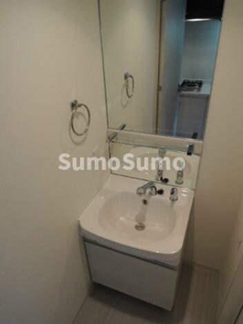 物件内観写真11　(独立洗面化粧台が付いています)