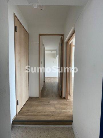 物件内観写真2　(ゆったりとした玄関です)