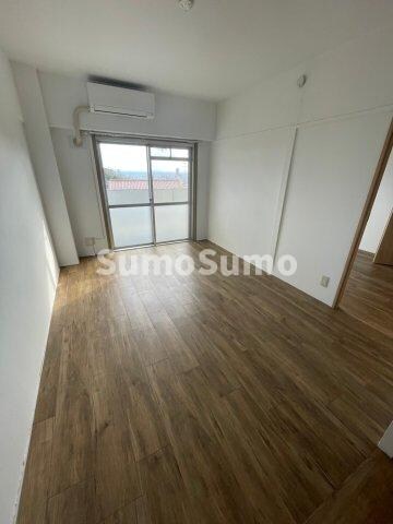 物件内観写真15　(おしゃれな居間です)