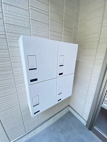 物件外観写真2　(便利な宅配ボックス完備♪)