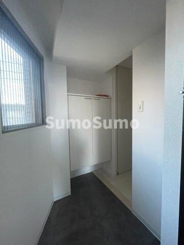 物件内観写真2　(明るい玄関です)