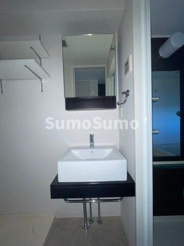 物件内観写真8　(コンパクトで使いやすい洗面所)