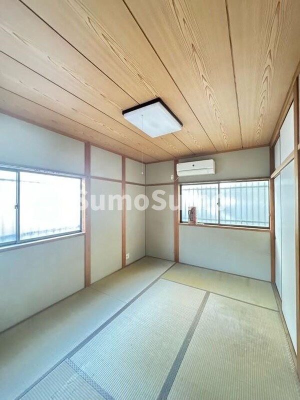 寝室(広くて明るい寝室)