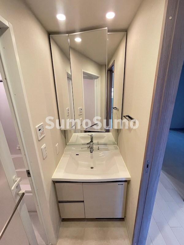 物件内観写真9　(独立洗面台です)