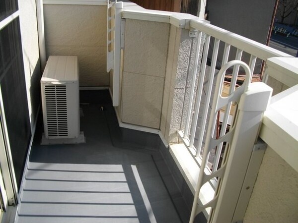 バルコニー(バルコニーからの眺めを楽しみながら食事をしませんか)