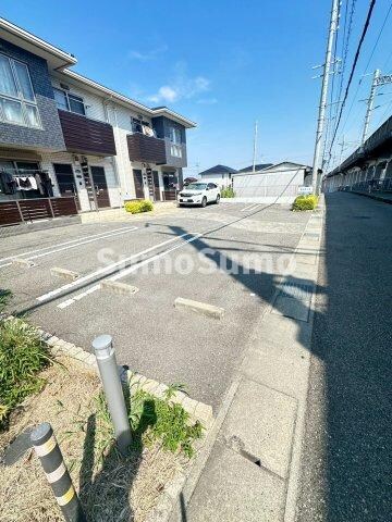 物件外観写真2　(駐車場完備です)