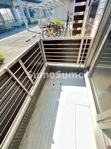 物件内観写真13　(暖かな日差しのふりそそぐバルコニー)