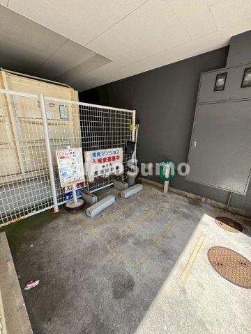 物件外観写真2　(駐車場に車を止められます)