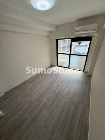 物件内観写真8　(ゆったりとしたリビングです)