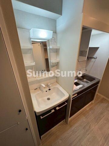 物件内観写真19　(ゆったりとスペースのある洗面所)