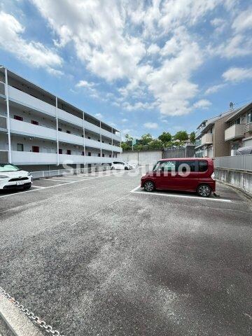 物件外観写真2　(駐車場があります)