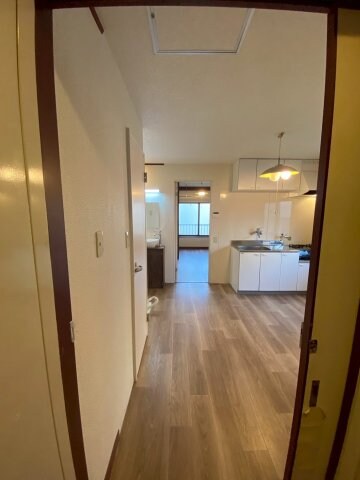 物件内観写真5　(落ち着いた玄関です)