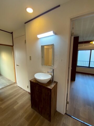 物件内観写真14　(ゆったりとスペースのある洗面所)