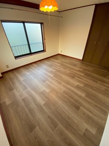 物件内観写真23　(こちらの居間で趣味の時間をお楽しみください)