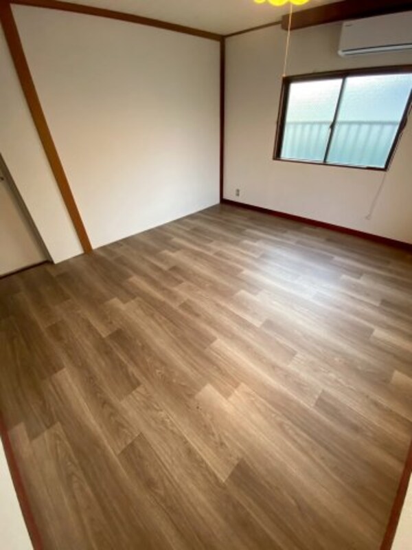 居室(こちらのリビングで趣味の時間をお楽しみください)