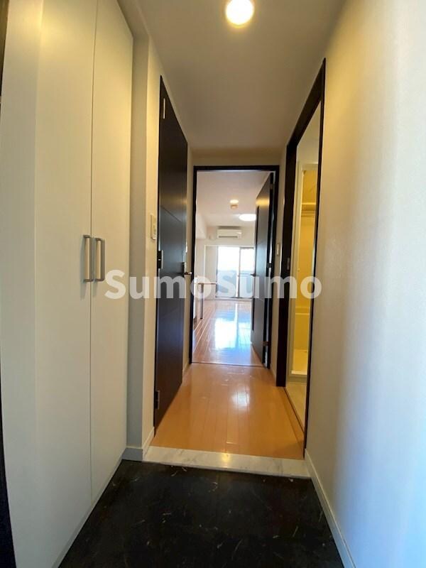 物件内観写真5　(収納もある玄関です)