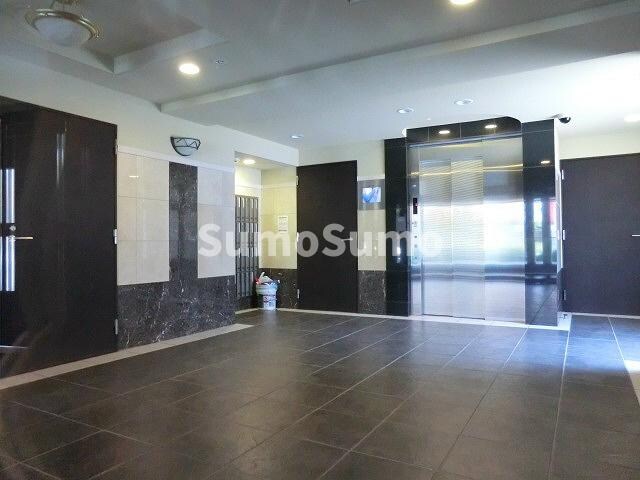 物件外観写真3　(ゆとりのあるロビーです)