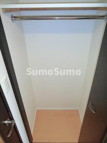 物件内観写真13　(たっぷりとした収納スペースです)