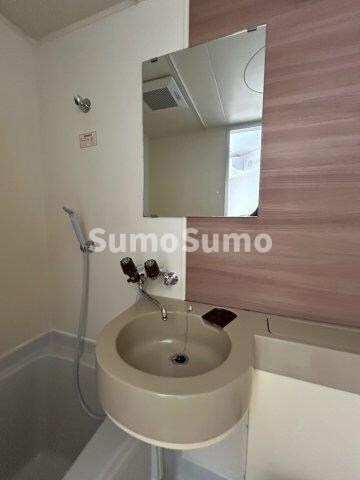 物件内観写真9　(広い洗面スペース)