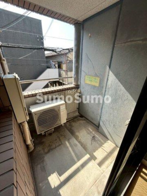 バルコニー(開放的で明るい空間を演出してくれるバルコニーです)