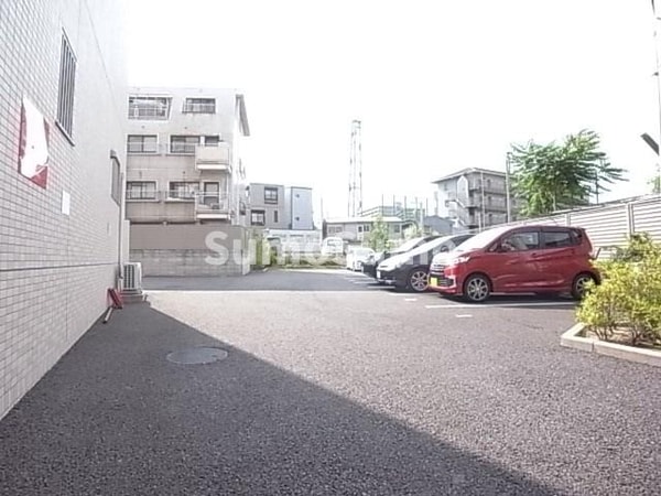 駐車場(駐車場に車を止められます)