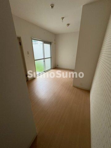 物件内観写真6　(ゆったりとしたリビングです)