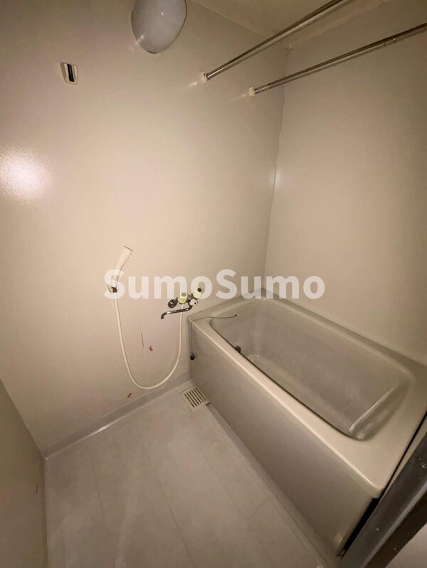 浴室(コンパクトで使いやすいお風呂です)